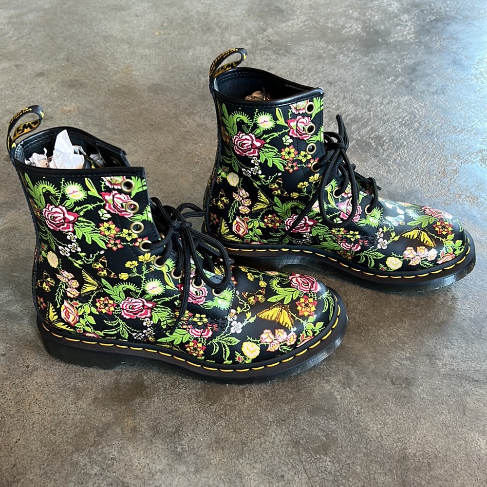 🖤💚 NWT Dr. Marten Pascal Floral Boots Size 7 💚🖤